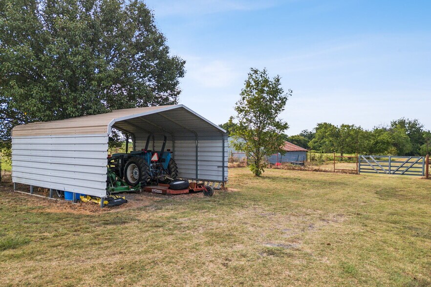 More Photos Of 31092 US Highway 82, Whitesboro Land For Sale