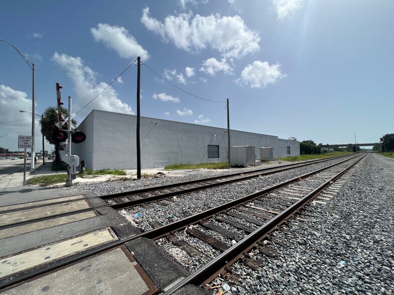 More Photos Of 7275 NW 7th Ave, Miami Warehouse For Sale