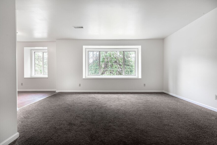More Photos Of 261 Beattie Ave, Lockport Apartments For Sale