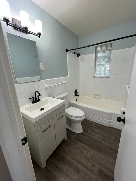 More Photos Of 1560 Wagar Rd, Rocky River Apartments For Sale