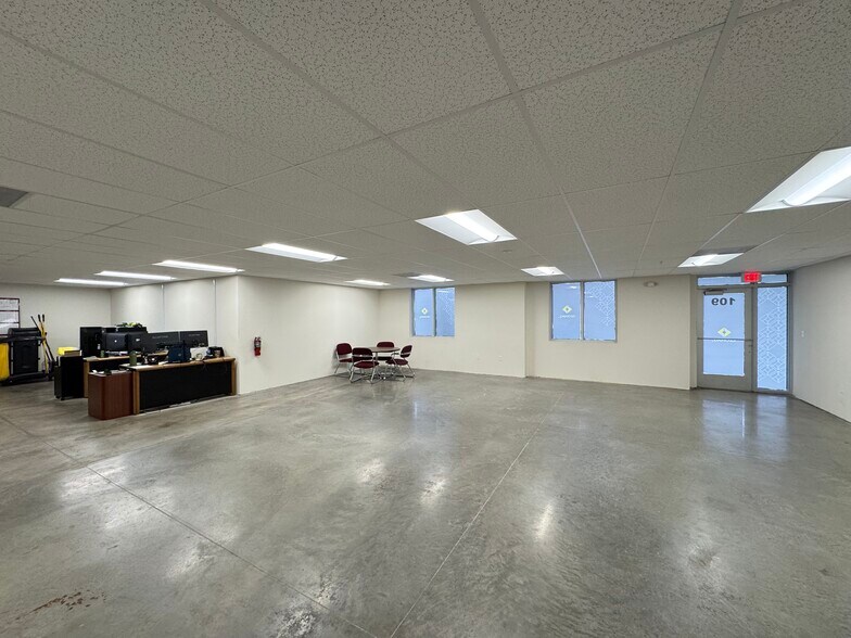 More Photos Of 8565 W 44th Ave, Hialeah Warehouse For Lease