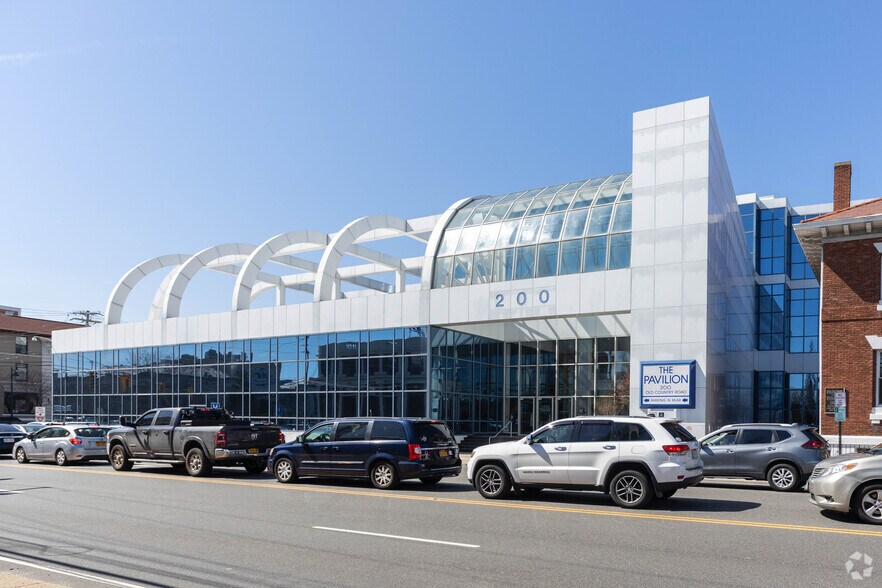 Primary Photo Of 200 Old Country Rd, Mineola Medical For Lease