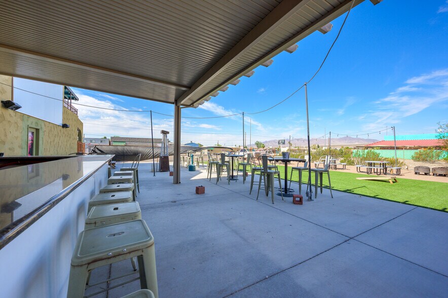 More Photos Of 877 Hancock Rd, Bullhead City Bar For Sale