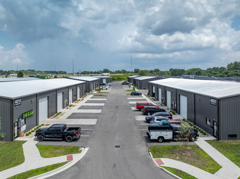 More Photos Of 4805 Punjab Dr, Indianapolis Flex For Lease