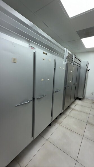 More Photos Of 5657 Wilshire Blvd, Los Angeles Office For Lease