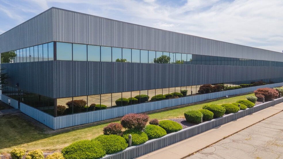 More Photos Of 6821 E County 1100 Rd N, Mattoon Manufacturing For Lease