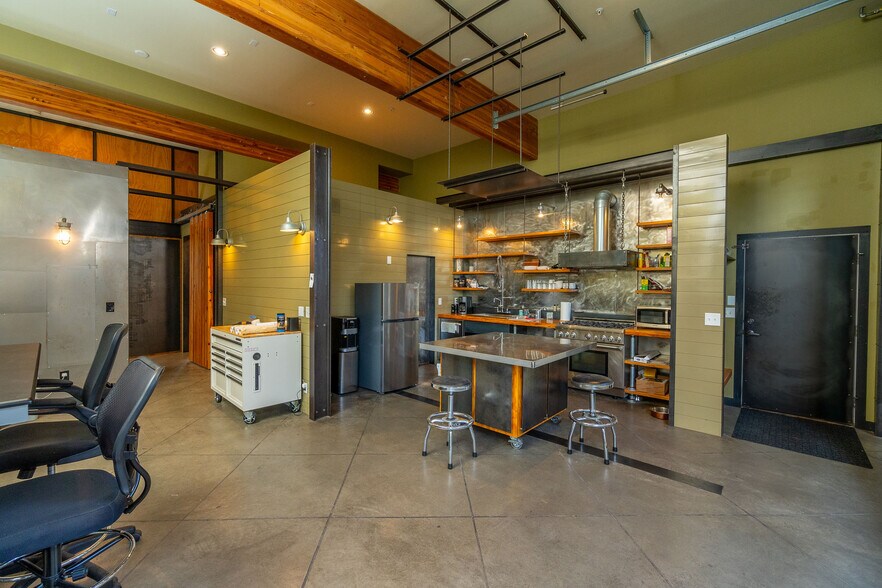 More Photos Of 616 NW Arizona Ave, Bend Office For Sale