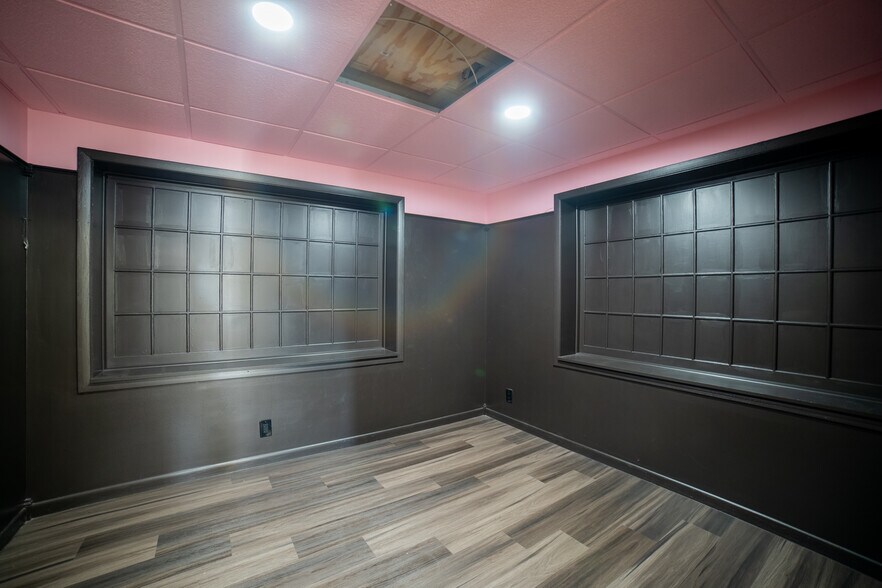 More Photos Of 120 Sturges Ave, Mansfield Medical For Sale