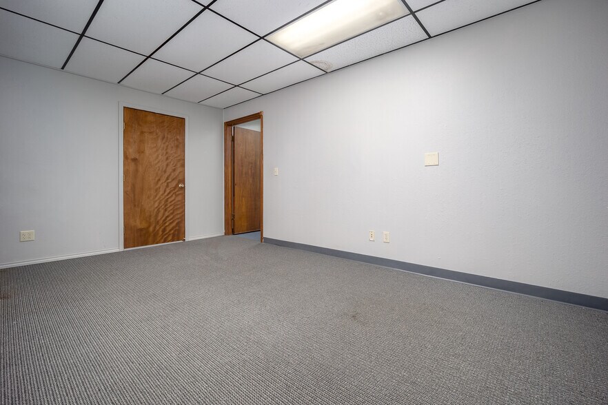 More Photos Of 2845 Broce Dr, Norman Office For Sale