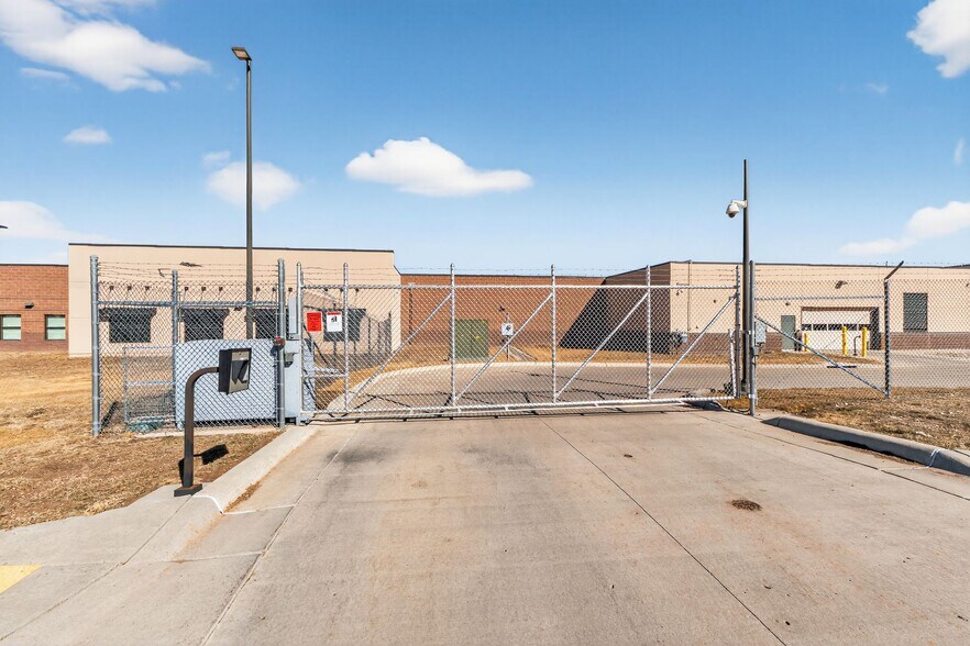 More Photos Of 1516 Fountain Plaza Dr, Rapid City Office For Sale