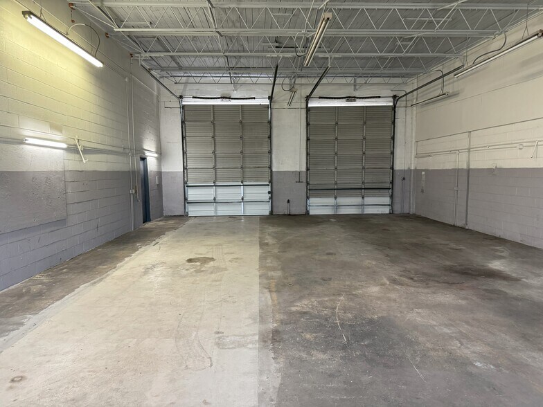 More Photos Of 115 Broadhurst Rd, Jacksonville Warehouse For Lease