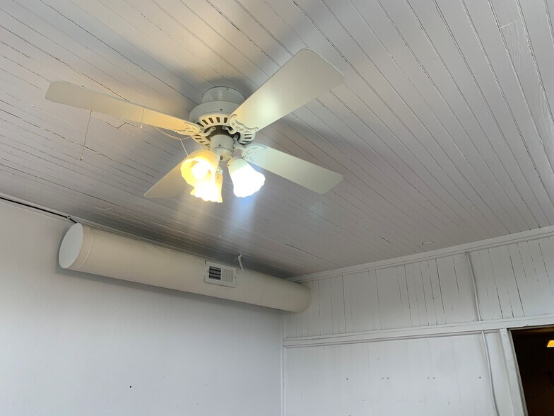 More Photos Of 16 N Trade St, Tryon Office For Sale