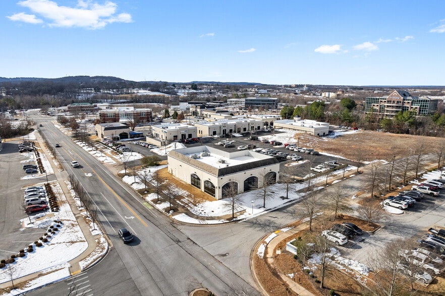 More Photos Of 3945 N Vantage Dr, Fayetteville Office For Sale