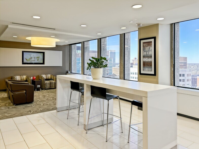 More Photos Of 7733 Forsyth Blvd, Clayton Coworking Space