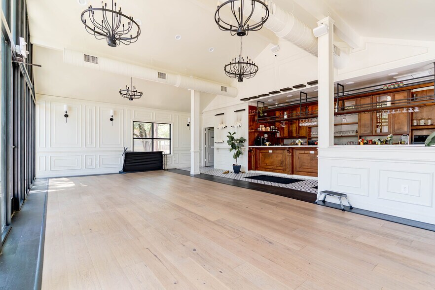 More Photos Of 1220-1226 W Clay St, Houston Restaurant For Lease