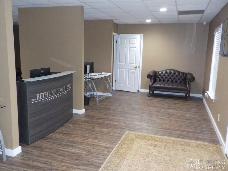 More Photos Of 2357 Pio Nono Ave, Macon-Bibb Medical For Sale