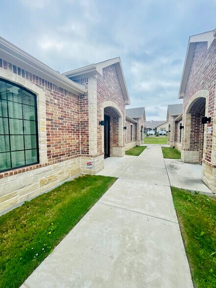 More Photos Of 318 W FM 544, Murphy Medical For Sale