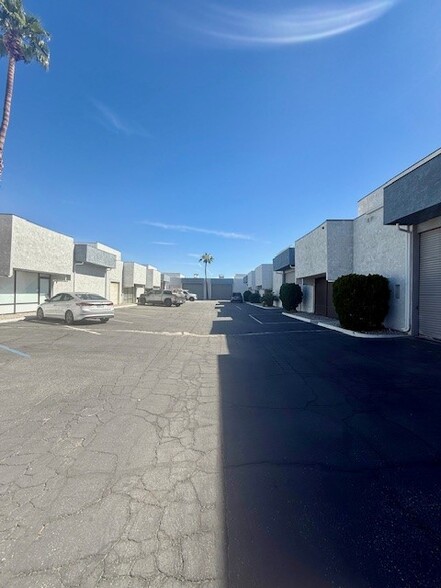 Primary Photo Of 800 S Vella Rd, Palm Springs Warehouse For Lease