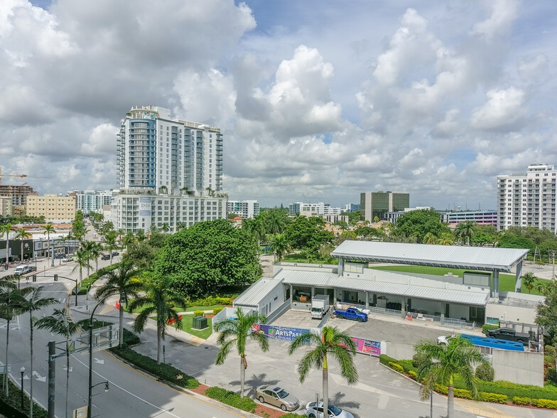 More Photos Of 1720 Harrison St, Hollywood Office Residential For Lease