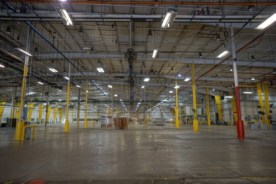 More Photos Of 850 Industrial Rd, Madisonville Manufacturing For Lease