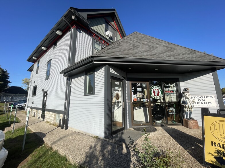 More Photos Of 961 Grand Ave, Saint Paul Storefront Retail Office For Lease