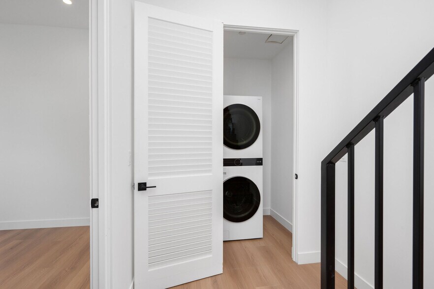 More Photos Of 726 Robinson St, Los Angeles Apartments For Sale