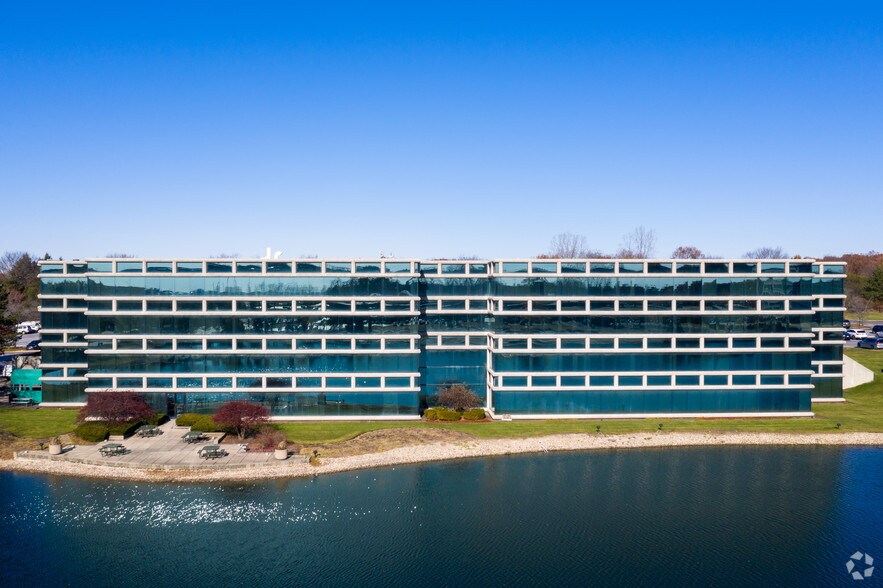 More Photos Of 2801 Lakeside Dr, Bannockburn Office For Lease