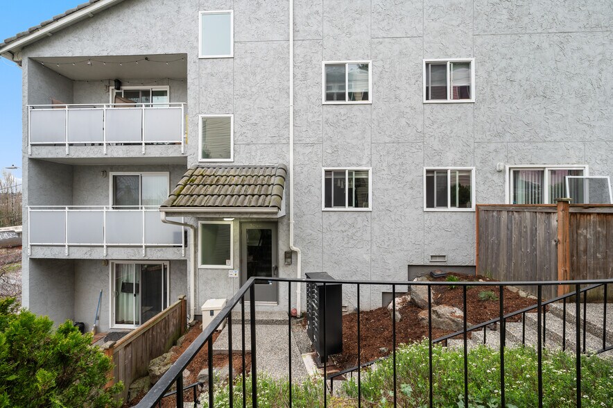 More Photos Of 3046 SW Avalon Way, Seattle Apartments For Sale