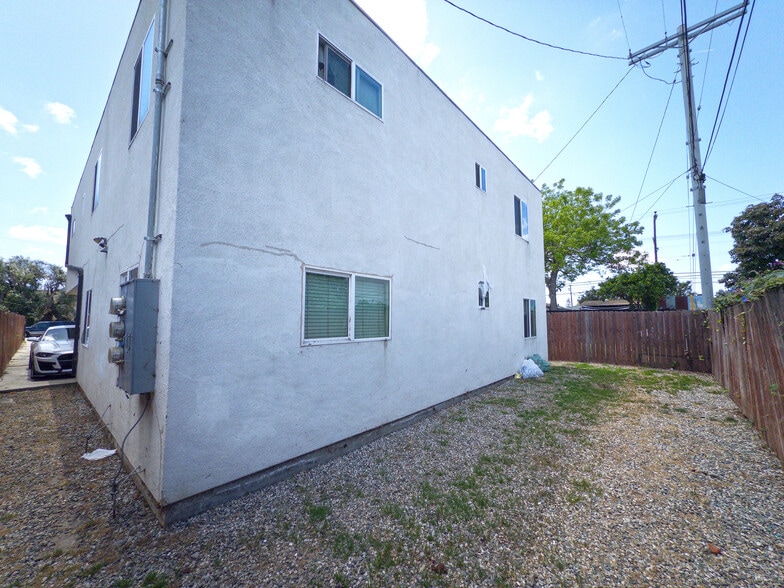 More Photos Of 645 W 97th St, Los Angeles Apartments For Sale