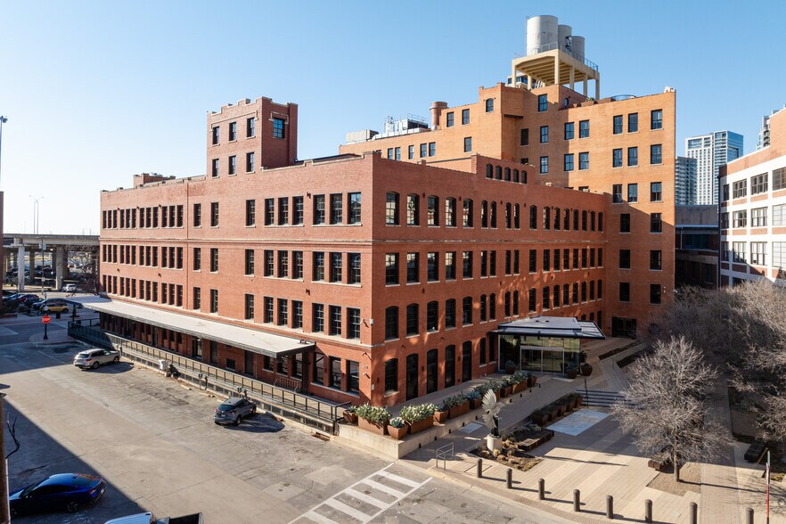 More Photos Of 603 Munger Ave, Dallas Office For Lease