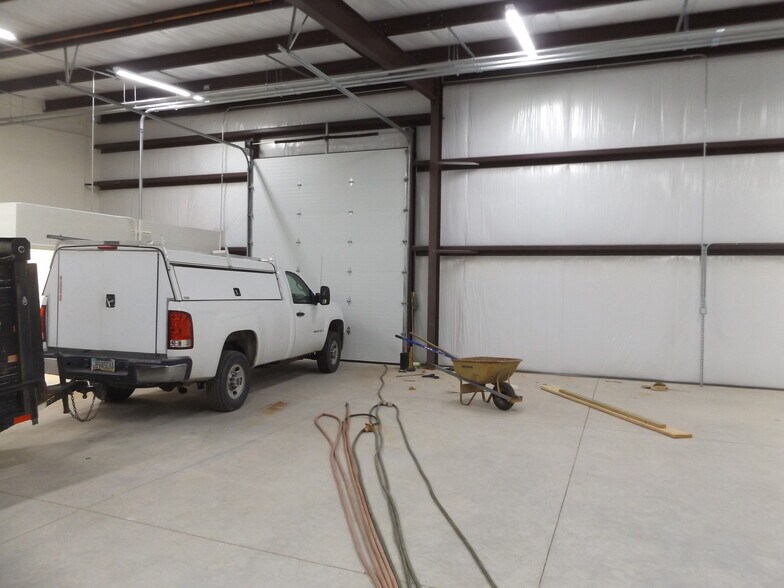 More Photos Of 9013 E Old Vail Rd, Tucson Warehouse For Lease