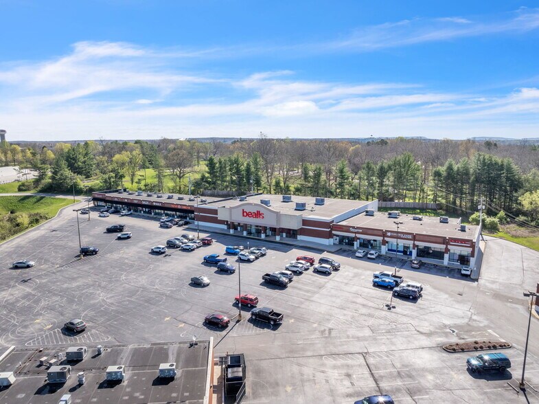 More Photos Of 2500 N Main St, Crossville Unknown For Lease