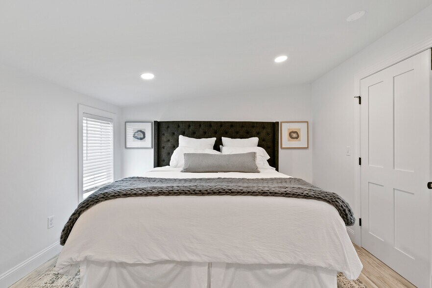 More Photos Of 44 Williams Ave, Mystic General Retail For Sale