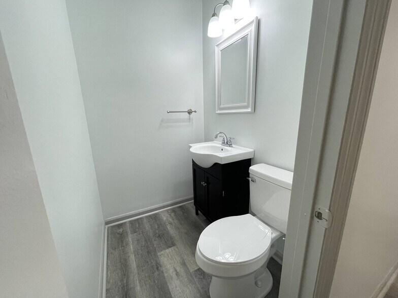 More Photos Of 1009 Keith St NW, Cleveland Office For Lease