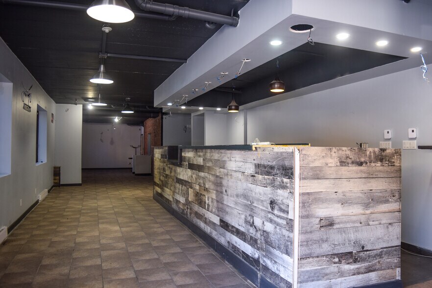 More Photos Of 7427-7429 Rue Saint-Hubert, Montréal Storefront For Sale