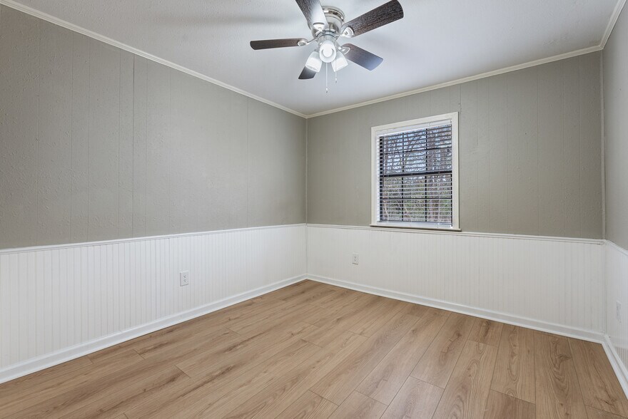 More Photos Of 16 Linder Rd, Greenbrier Apartments For Sale
