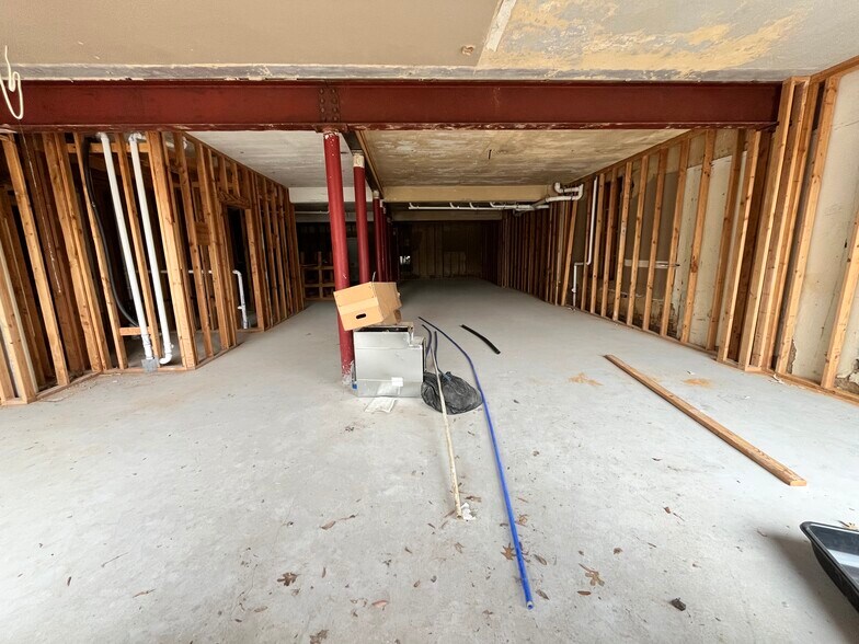 More Photos Of 311 S Locust St, Denton Freestanding For Lease