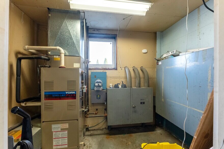 More Photos Of 447 Broadway, Ulster Park Office For Sale