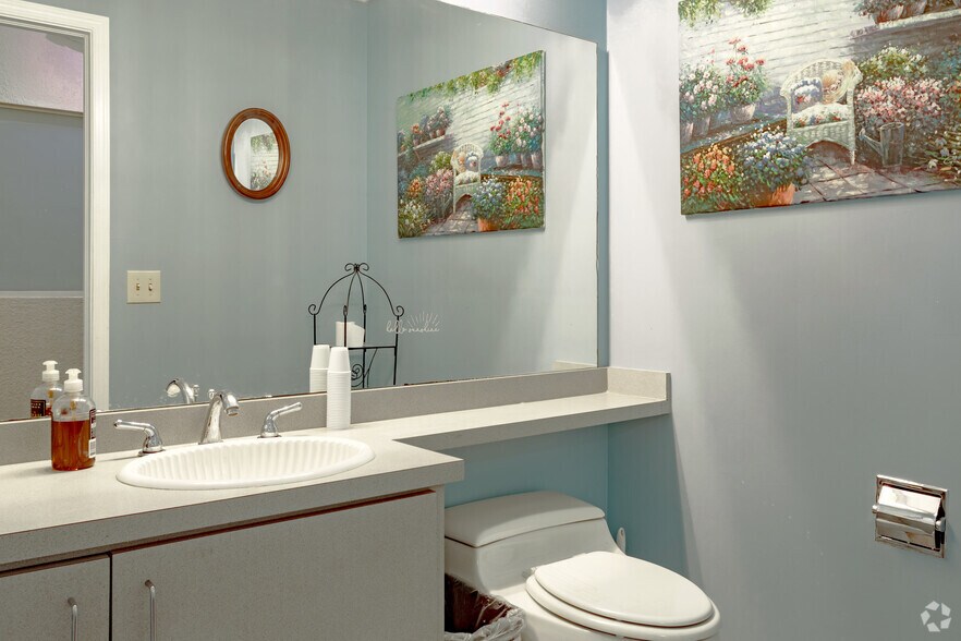 More Photos Of 101 SE 27th Ave, Boynton Beach Medical For Sale