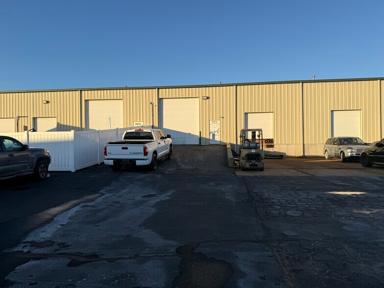 More Photos Of 8670-8678 Orf Rd, Lake Saint Louis Warehouse For Lease