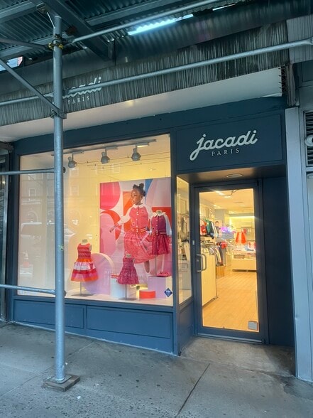 More Photos Of 165 E 72nd St, New York Apartments For Lease