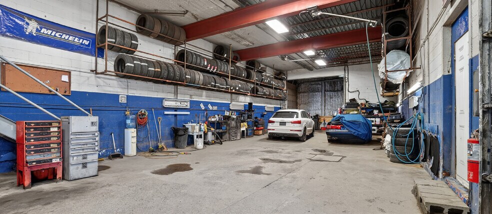 More Photos Of 3812 Rue Jarry E, Montréal Auto Repair For Sale