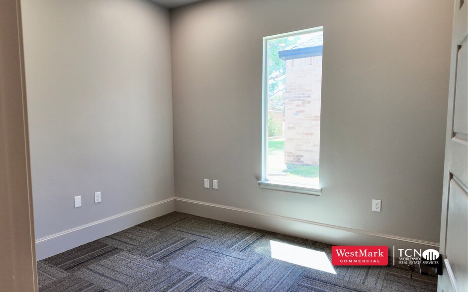 More Photos Of 6923 82nd st, Lubbock Office For Lease