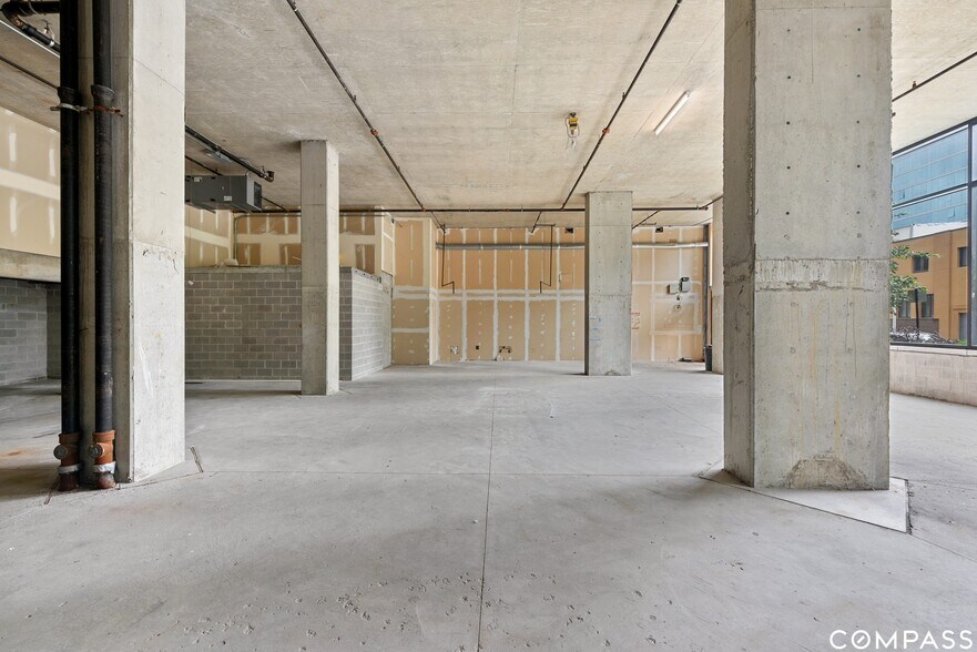 More Photos Of 828 W Grace St, Chicago Apartments For Lease