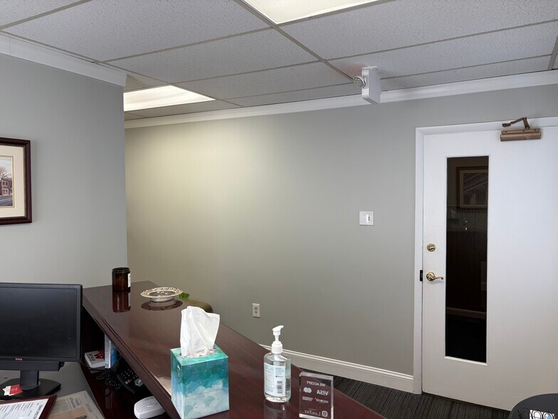 More Photos Of 2 Kings Hwy W, Haddonfield Office For Lease