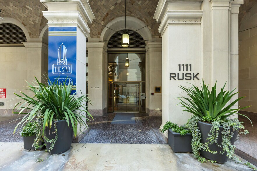 More Photos Of 1111 Rusk St, Houston Apartments For Lease