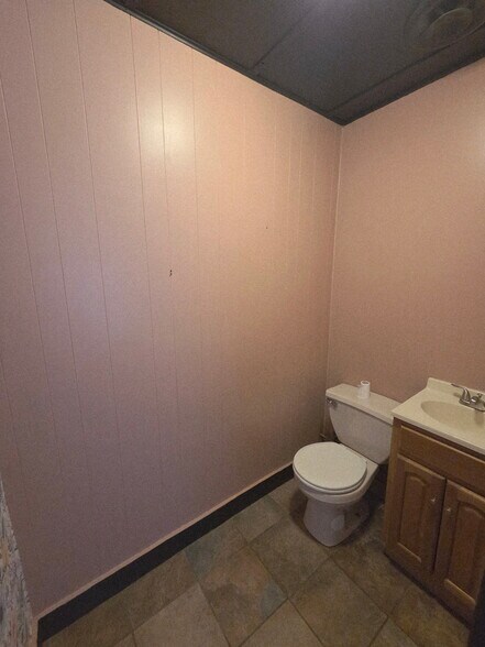 More Photos Of 17 E Carey St, Plains Apartments For Lease