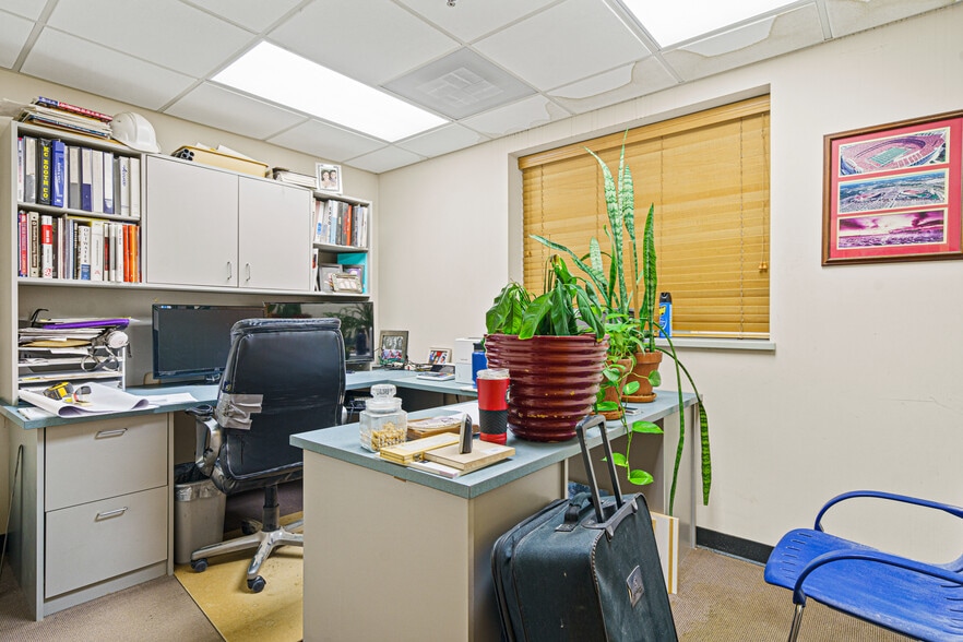 More Photos Of 1641 Crystal Ave, Kansas City Warehouse For Sale