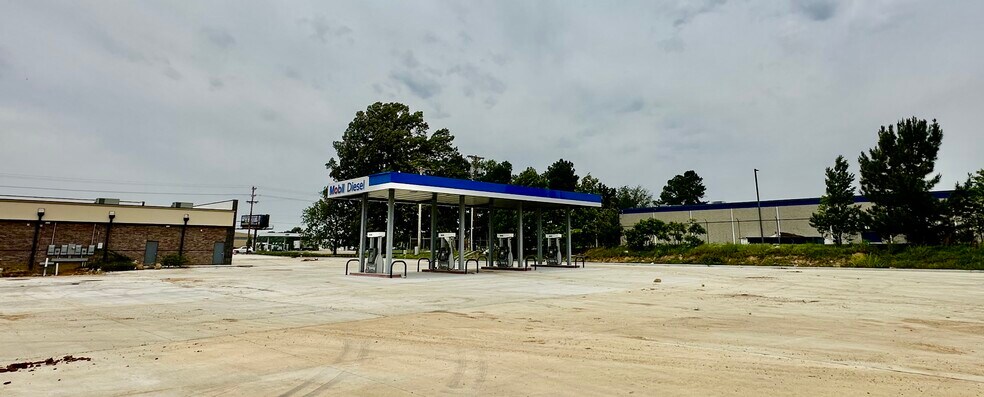 More Photos Of 7532 Hacks Cross Rd, Olive Branch Truck Stop For Sale