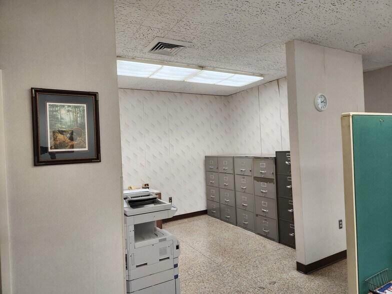 More Photos Of 106 S Texas Ave, Greenville Office For Sale